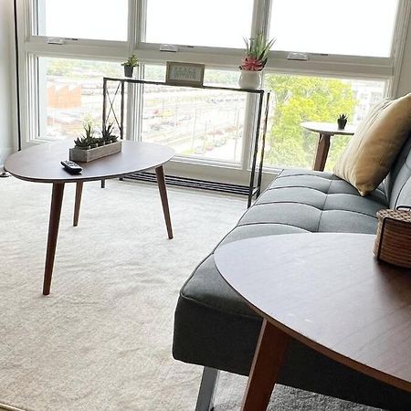 Studio Apartment, Queen Bed, Wifi, Kitchen, Washer & Dryer In Charlotte Buitenkant foto