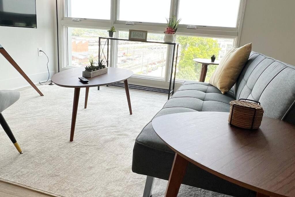 Studio Apartment, Queen Bed, Wifi, Kitchen, Washer & Dryer In Charlotte Buitenkant foto