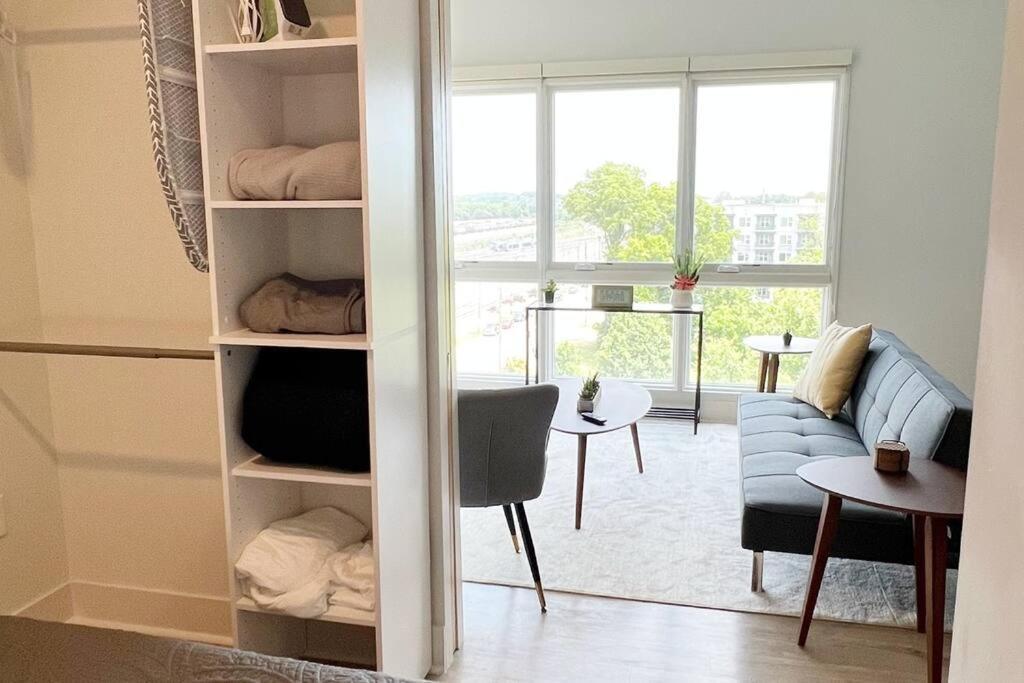 Studio Apartment, Queen Bed, Wifi, Kitchen, Washer & Dryer In Charlotte Buitenkant foto