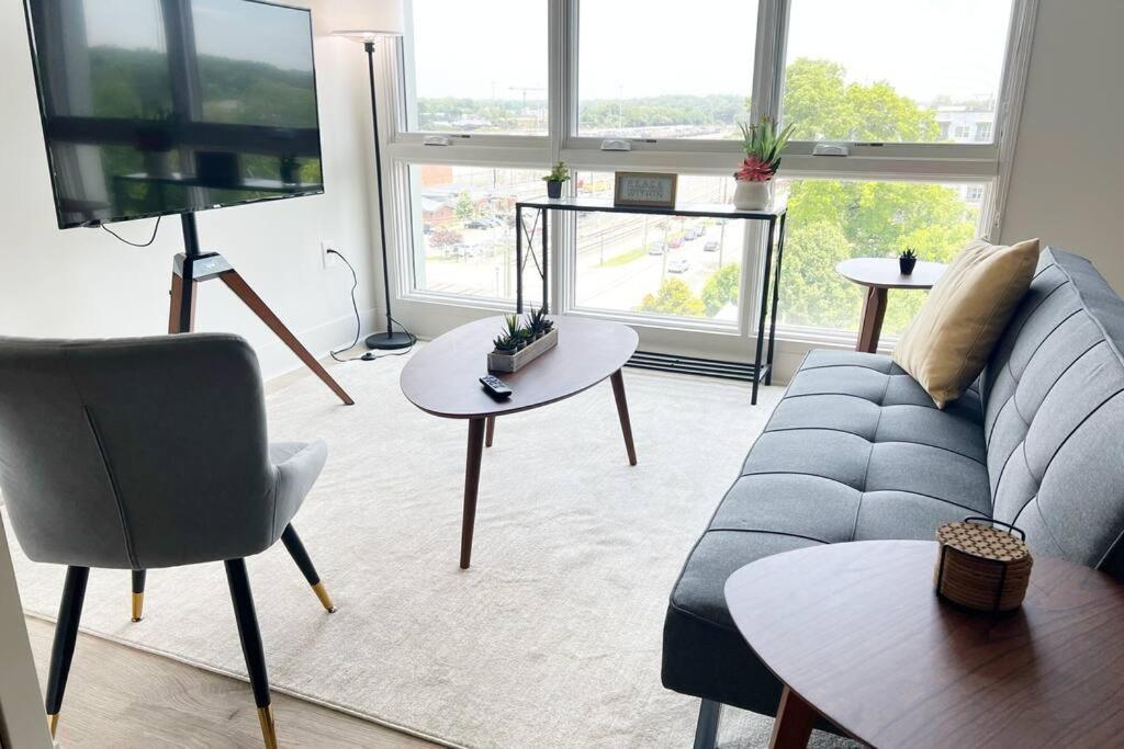 Studio Apartment, Queen Bed, Wifi, Kitchen, Washer & Dryer In Charlotte Buitenkant foto