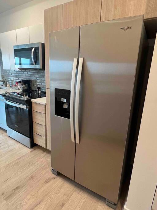 Studio Apartment, Queen Bed, Wifi, Kitchen, Washer & Dryer In Charlotte Buitenkant foto